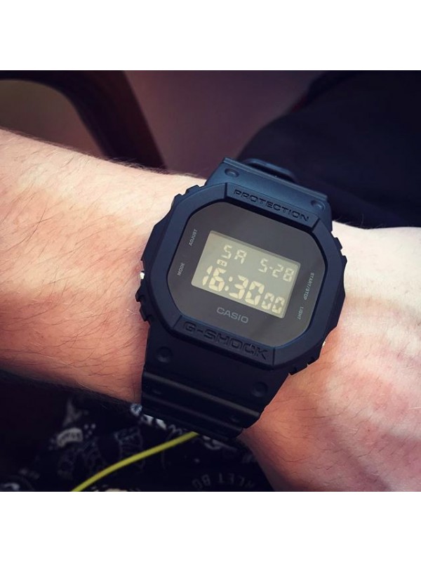 фото Мужские наручные часы Casio G-Shock DW-5600BB-1