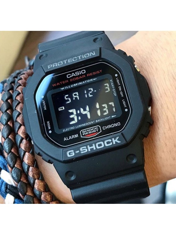 фото Мужские наручные часы Casio G-Shock DW-5600HR-1