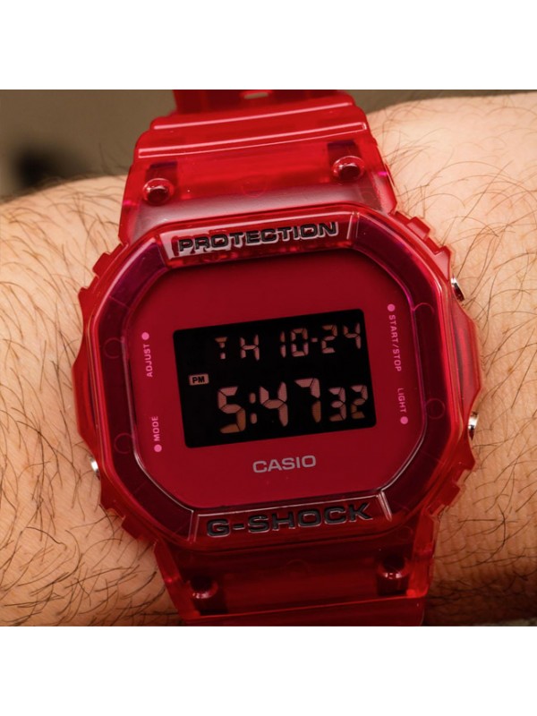 фото Мужские наручные часы Casio G-Shock DW-5600SB-4E