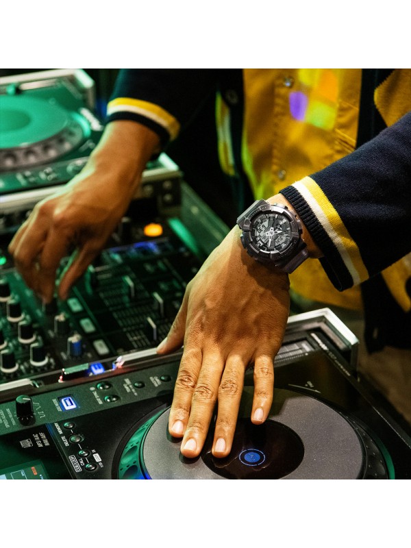 фото Мужские наручные часы Casio G-Shock GM-110MF-1A