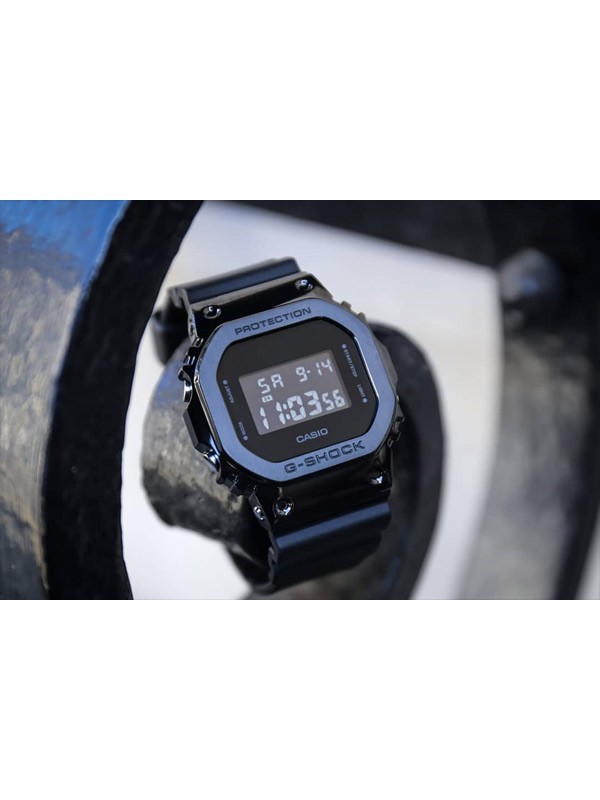 фото Мужские наручные часы Casio G-Shock GM-5600B-1