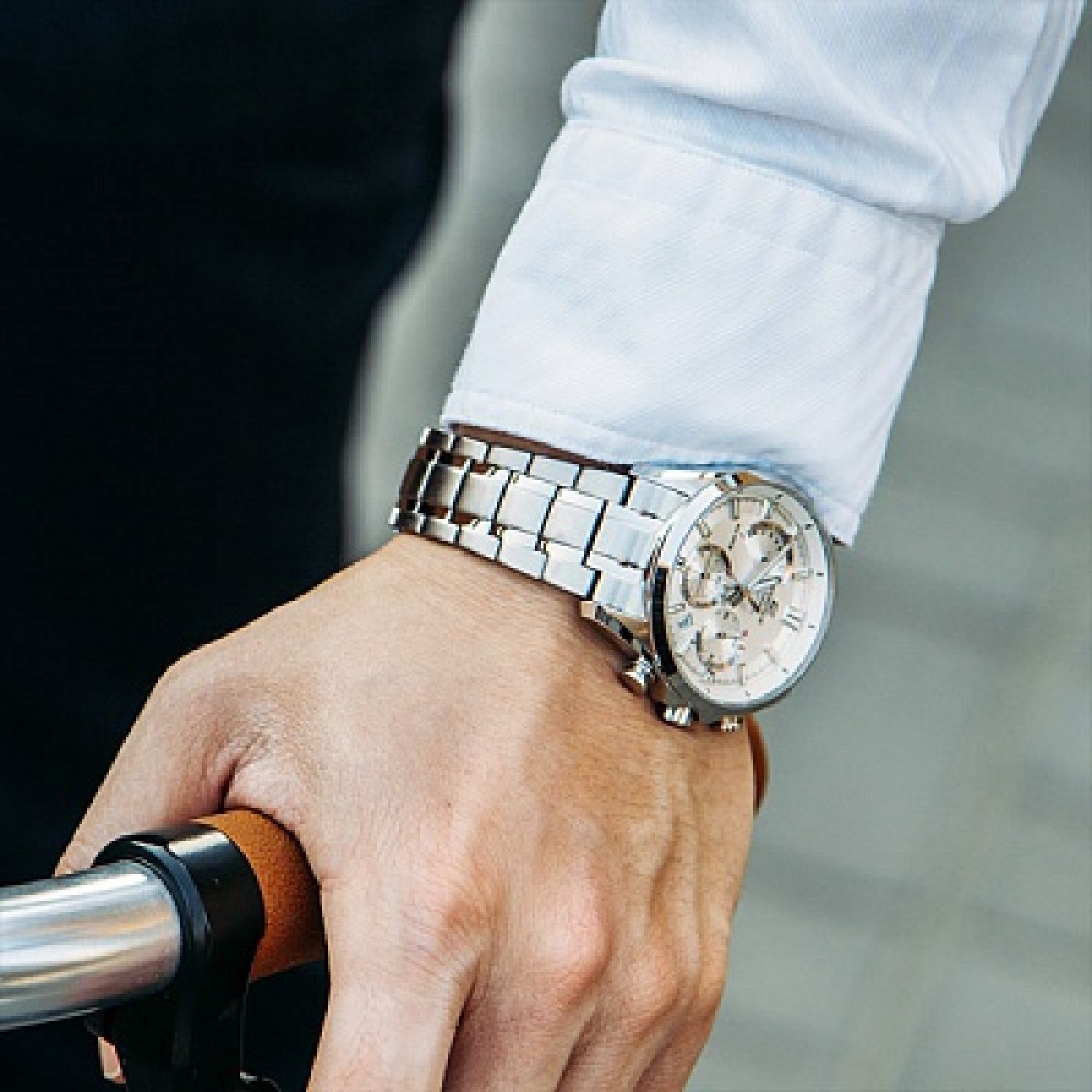 Мужские часы браслетом цена. Часы Edifice EFB-550d-7a.