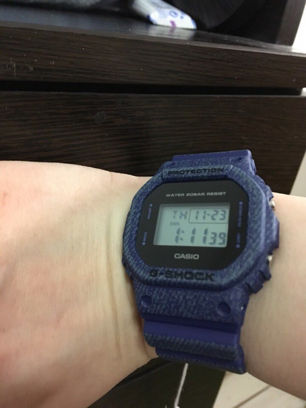 фото Мужские наручные часы Casio G-Shock DW-5600DE-2