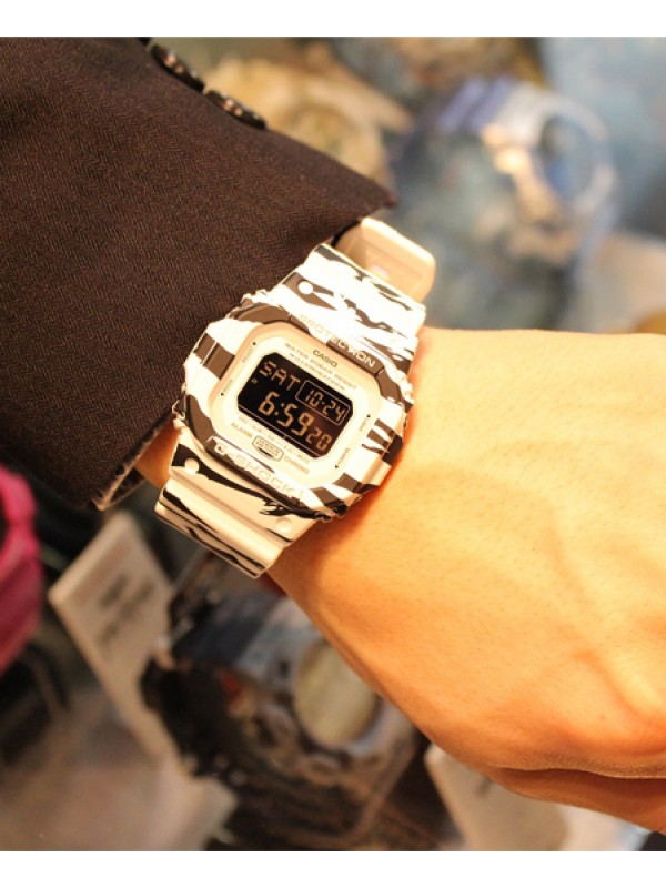 фото Мужские наручные часы Casio G-Shock DW-D5600BW-7E