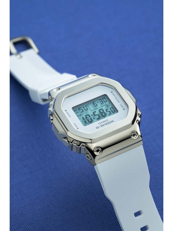 фото Женские наручные часы Casio G-Shock GM-S5600G-7E