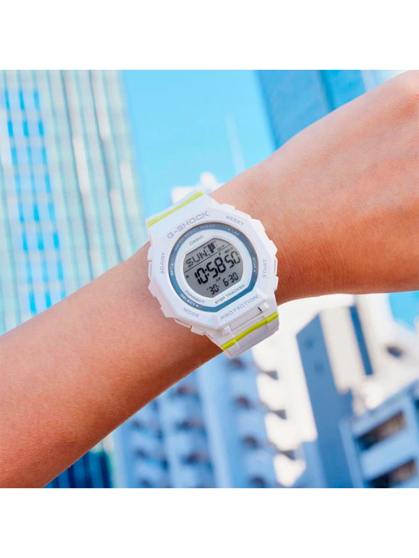 фото Женские наручные часы Casio G-Shock GMD-B300SC-7